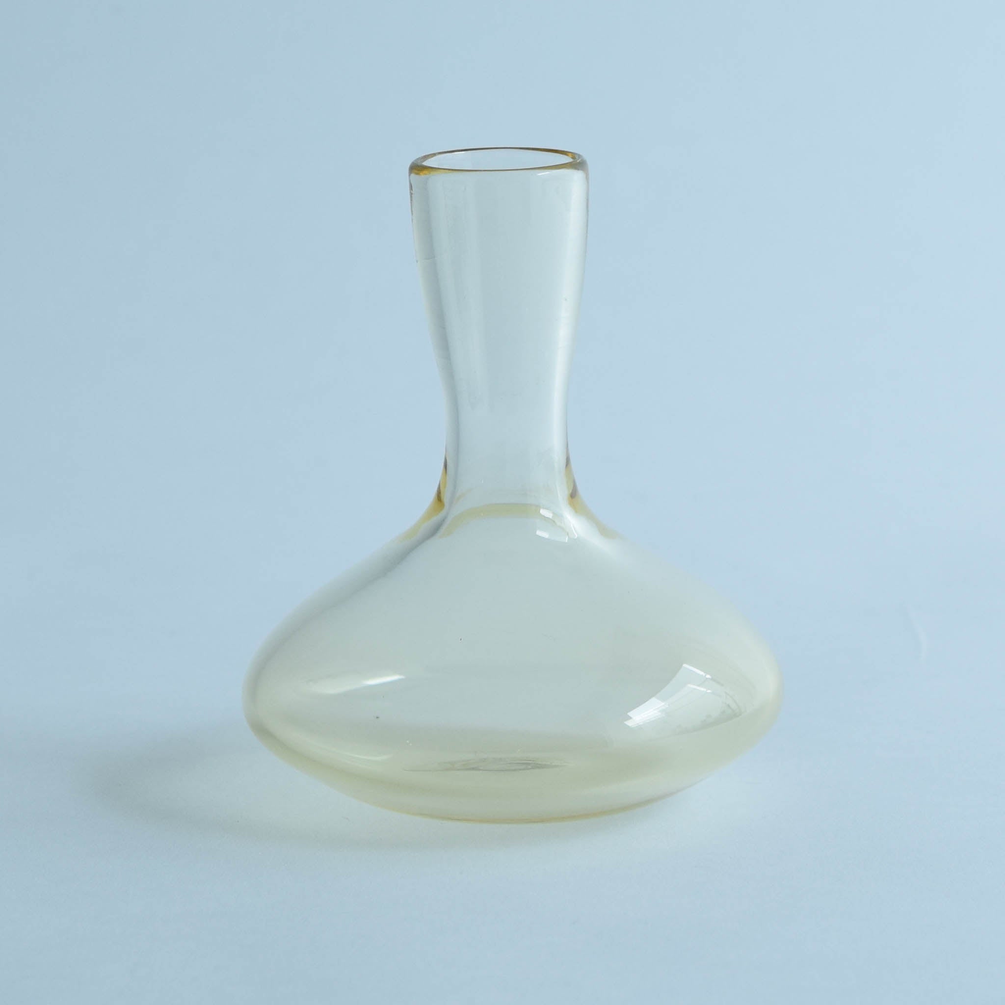 Glass vase | 吹きガラスの一輪挿し