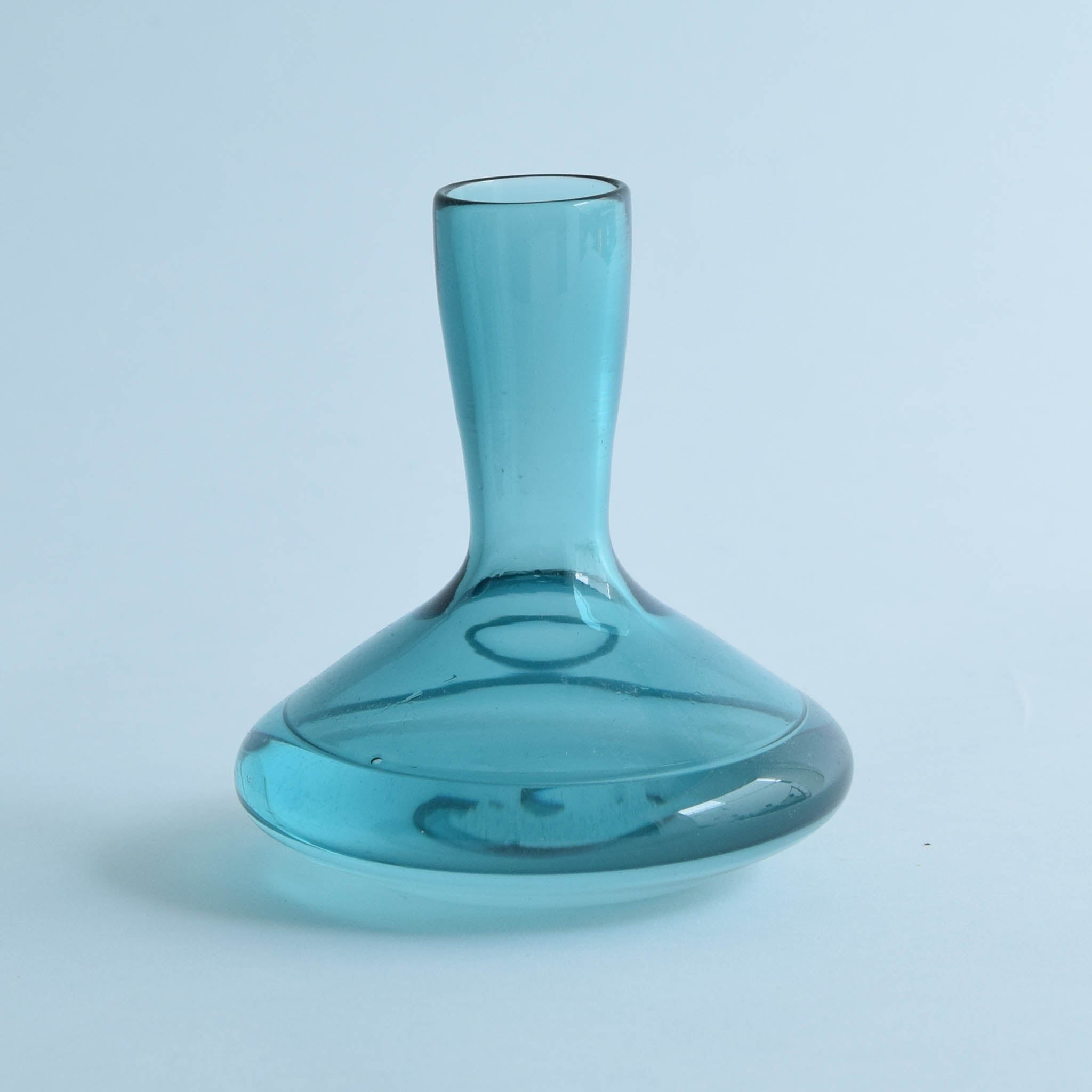 Glass vase | 吹きガラスの一輪挿し